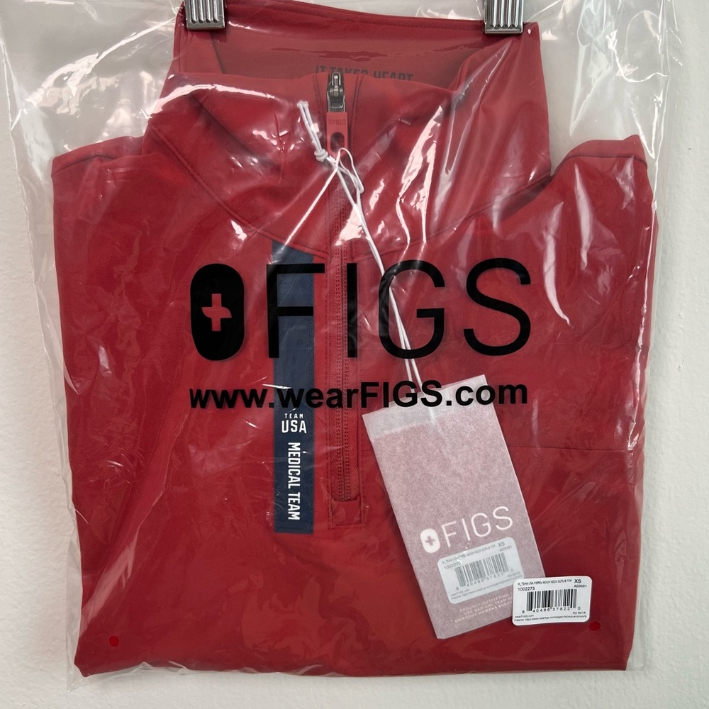 FIGS x Team USA FIBREx Mock Neck Scrub Top